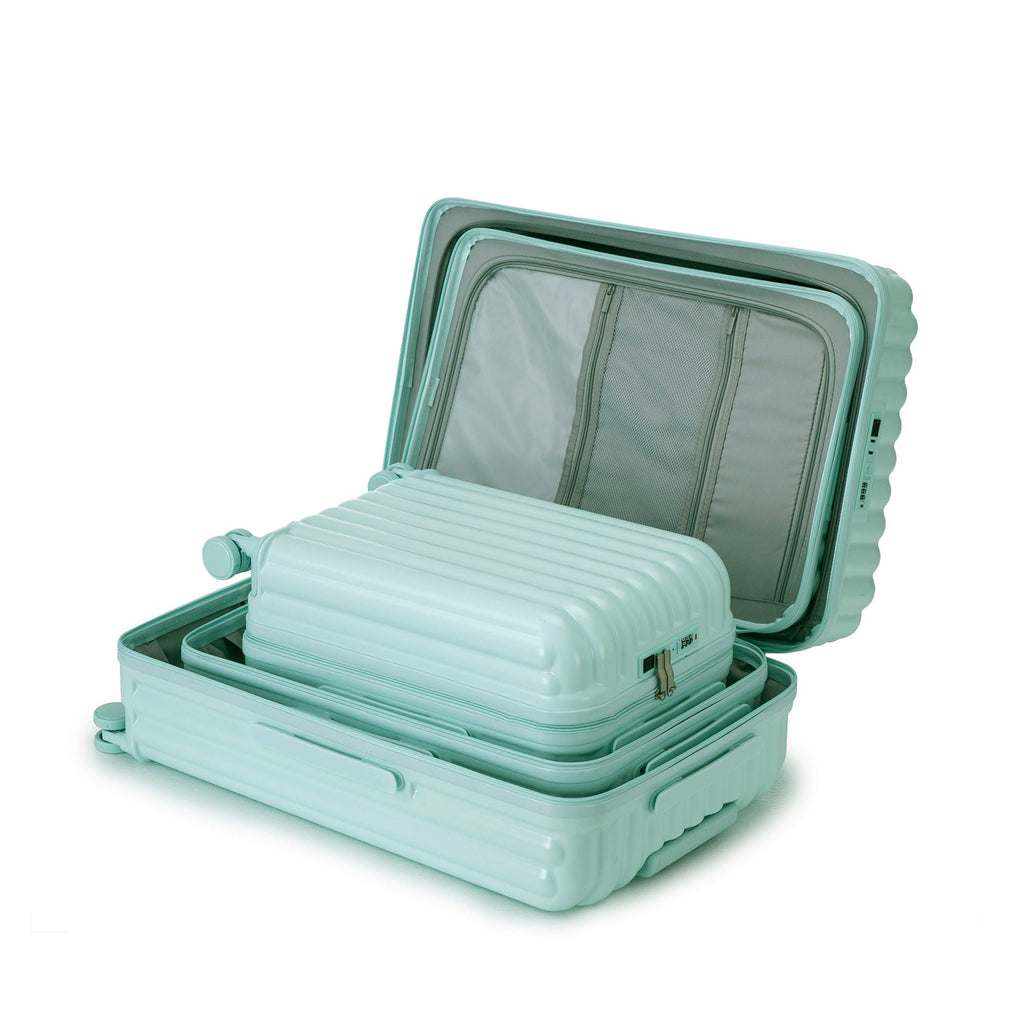 Set Spinner Wheel Luggage, Carry On Suitcase, With Cup Holder & USB Port & Phone Holder