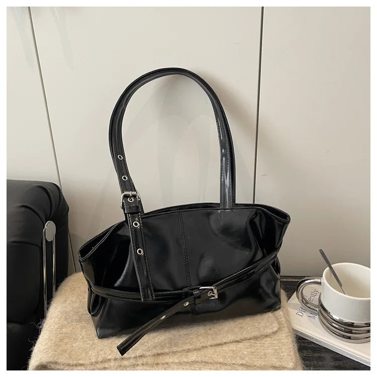 Vintage-Inspired Wine Red Shoulder Bag/Purse